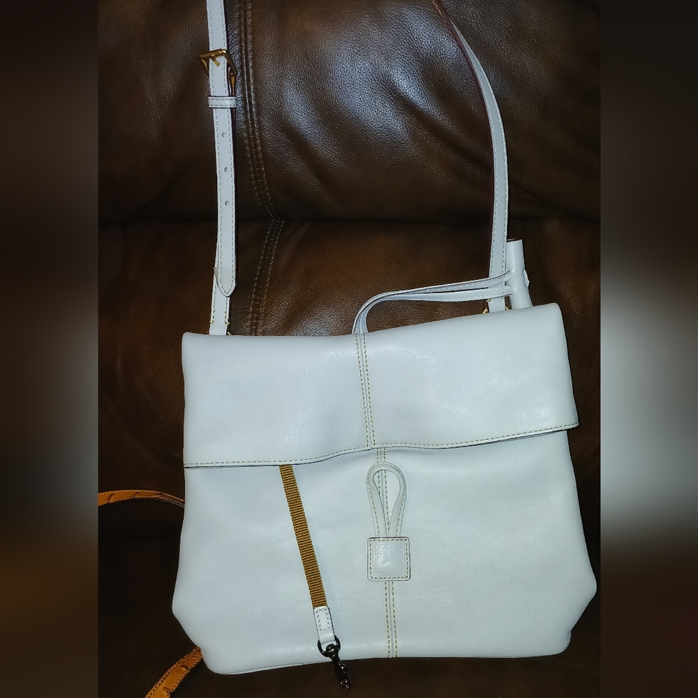 Dooney & Bourke Elegant White Leather Shoulder Bag